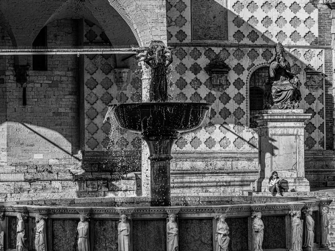 Fontana maggiore di Perugia - Konstantin Rohn