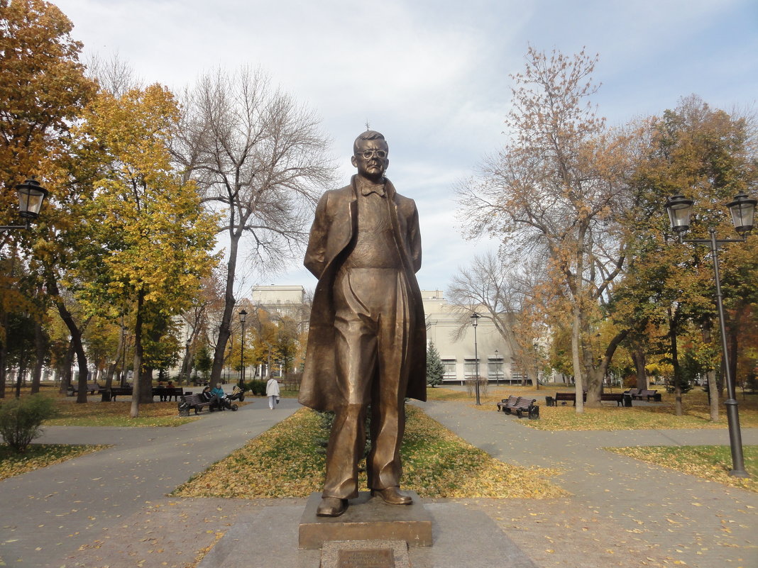 Памятник  Дмитрию Шостаковичу - марина ковшова 