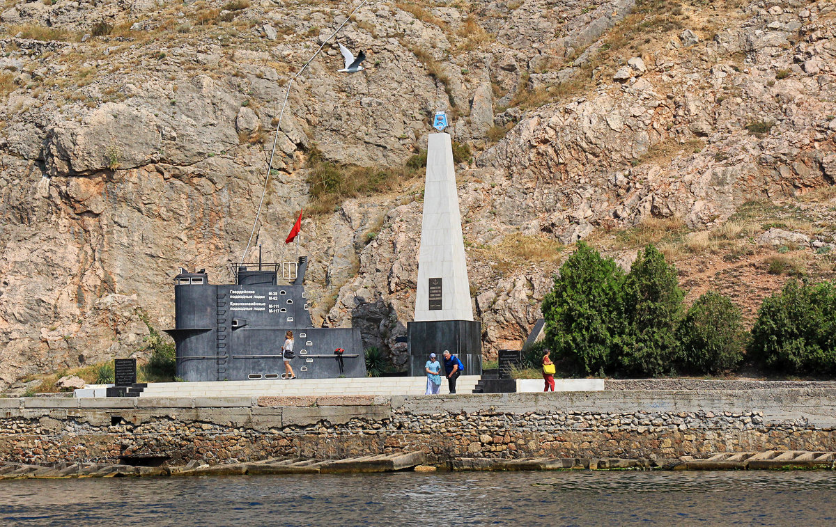 Памятник морякам подводникам в Балаклаве - Nina Karyuk