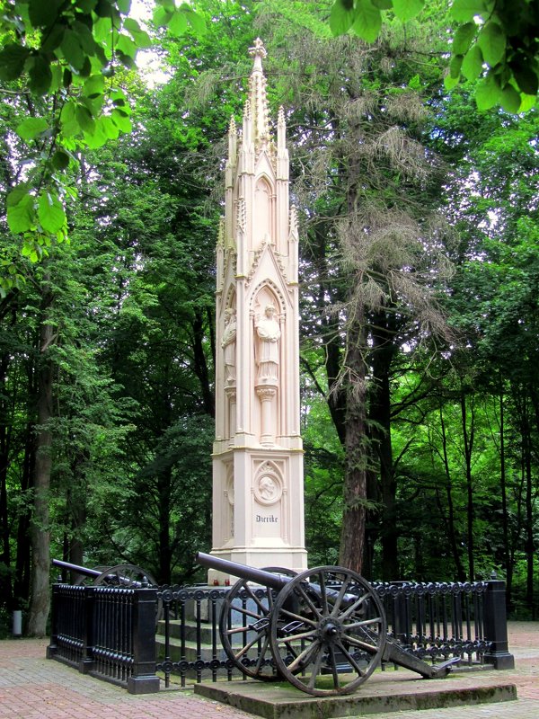 Памятник Трём генералам - Сергей Карачин