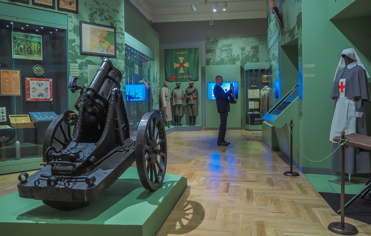 В Музее Современной Истории - юрий поляков