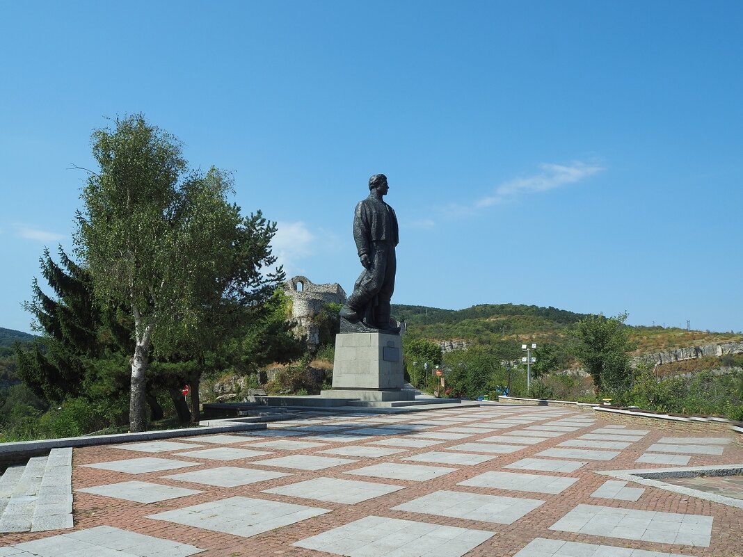 Памятник "Васил Левски" Ловеч Болгария - wea *