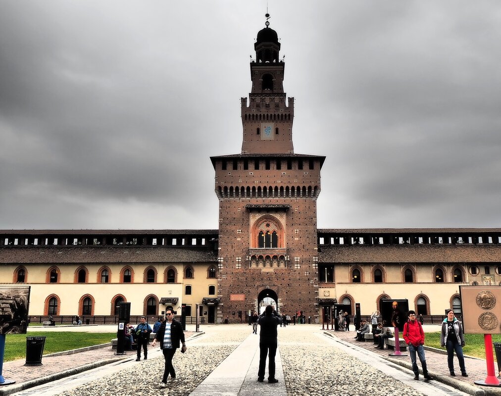 Castello Sforzesco Замок Сфорца Милан Италия - wea *