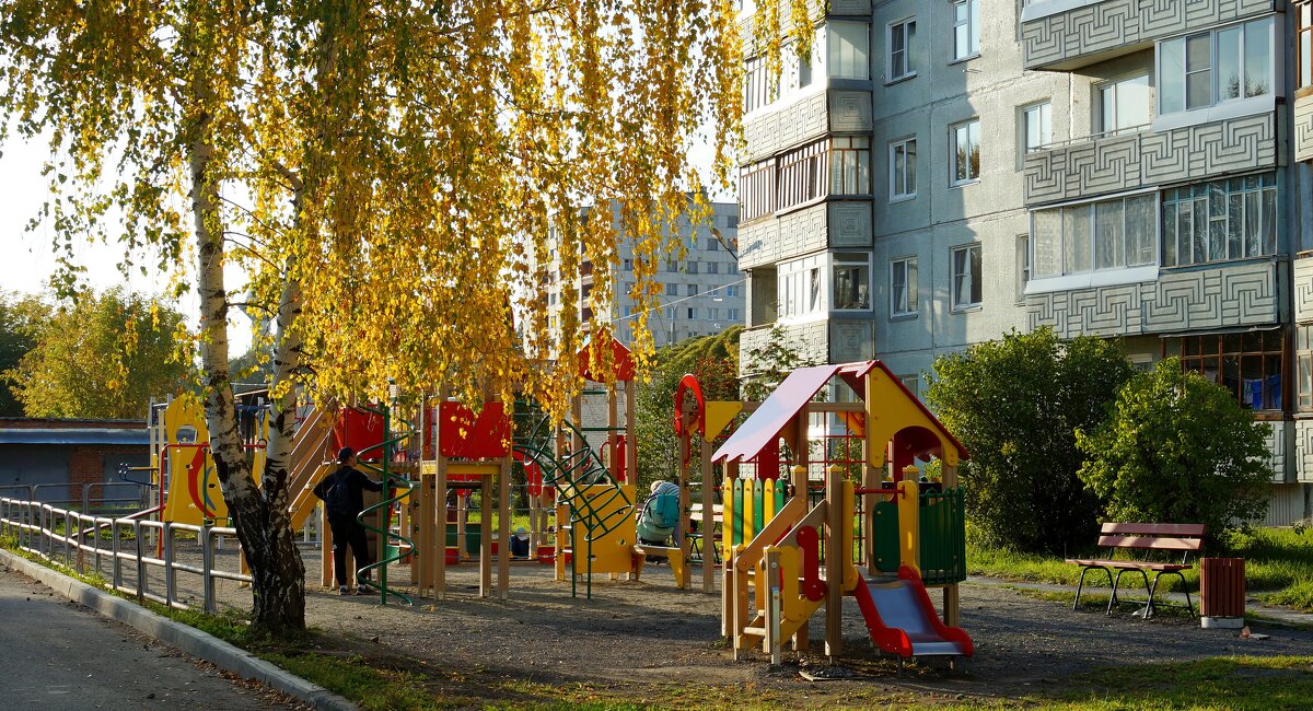 Осенняя игровая детская площадка - Зинаида Каширина