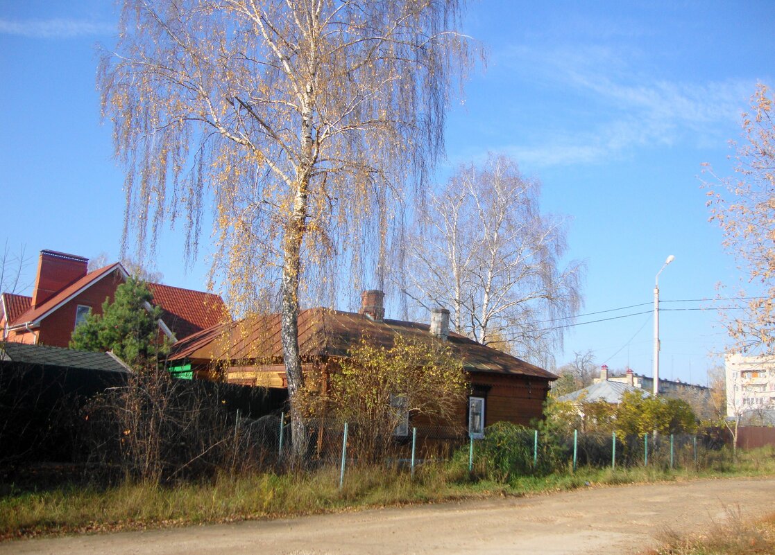 на городской окраине... - Галина Флора