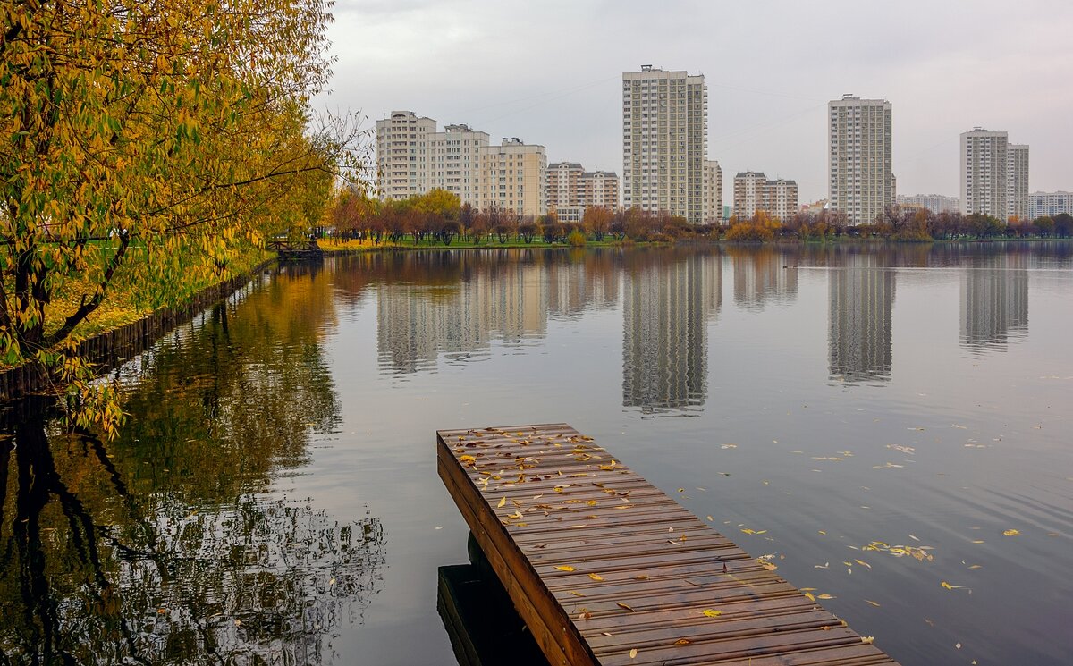 В осеннем парке на пруду - Валерий Иванович