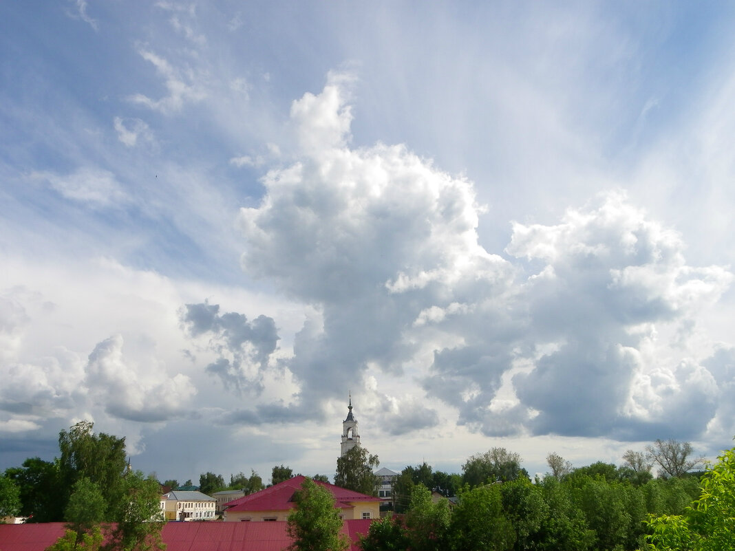 Облака и звон колоколов над городом плывут. Нерехта - Святец Вячеслав 