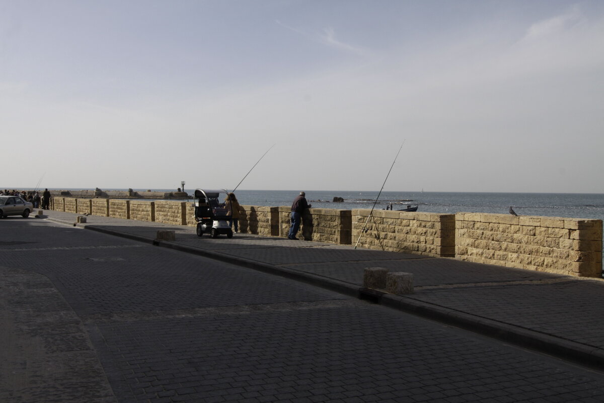 Рыбаки на набережной - M Marikfoto
