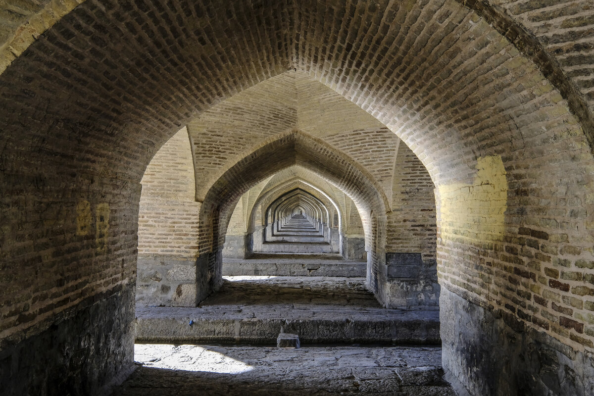 под мостом Хаджу, г. Исфахан - Георгий А