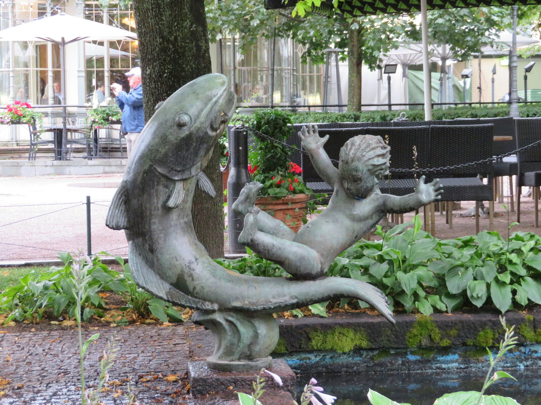 Скульптура в саду Хельсинки - Natalia Harries