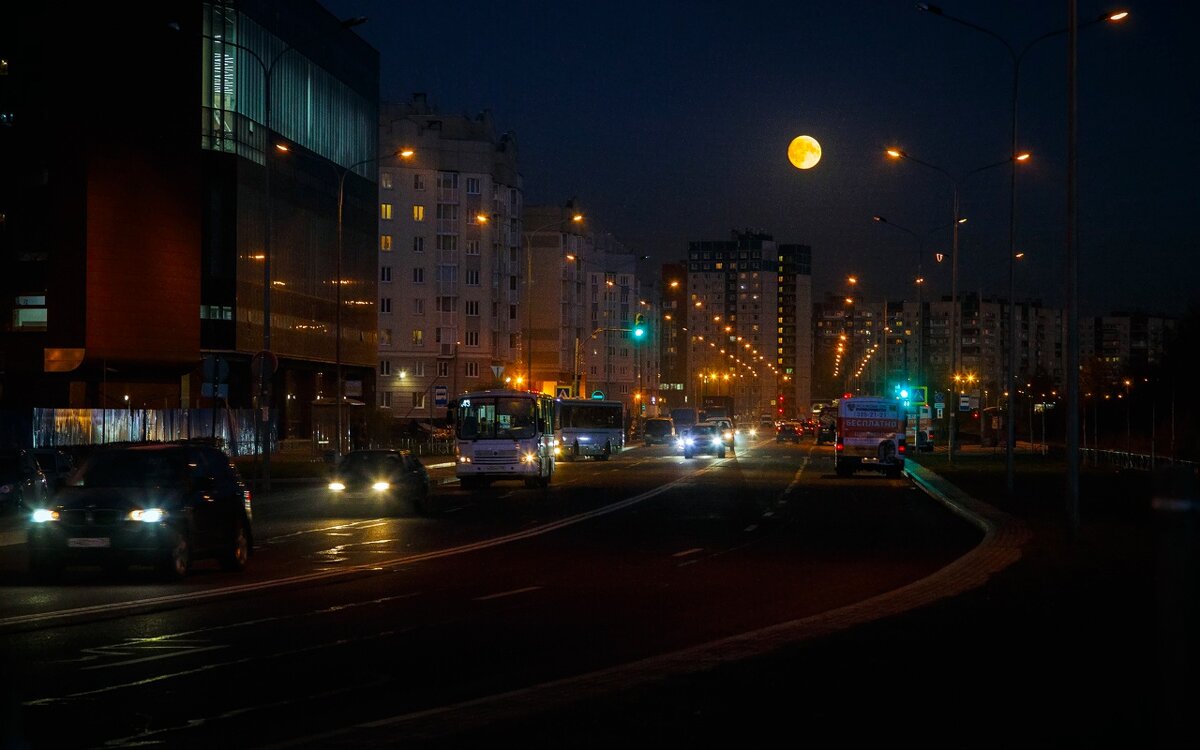 Луна над городом - Сергей Кичигин