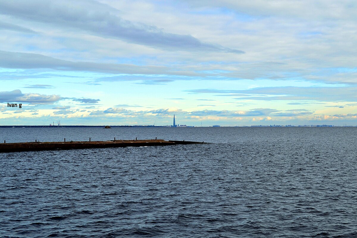 Вид со стороны Кронштадта на Петербург и часть Финского залива - Ivan G