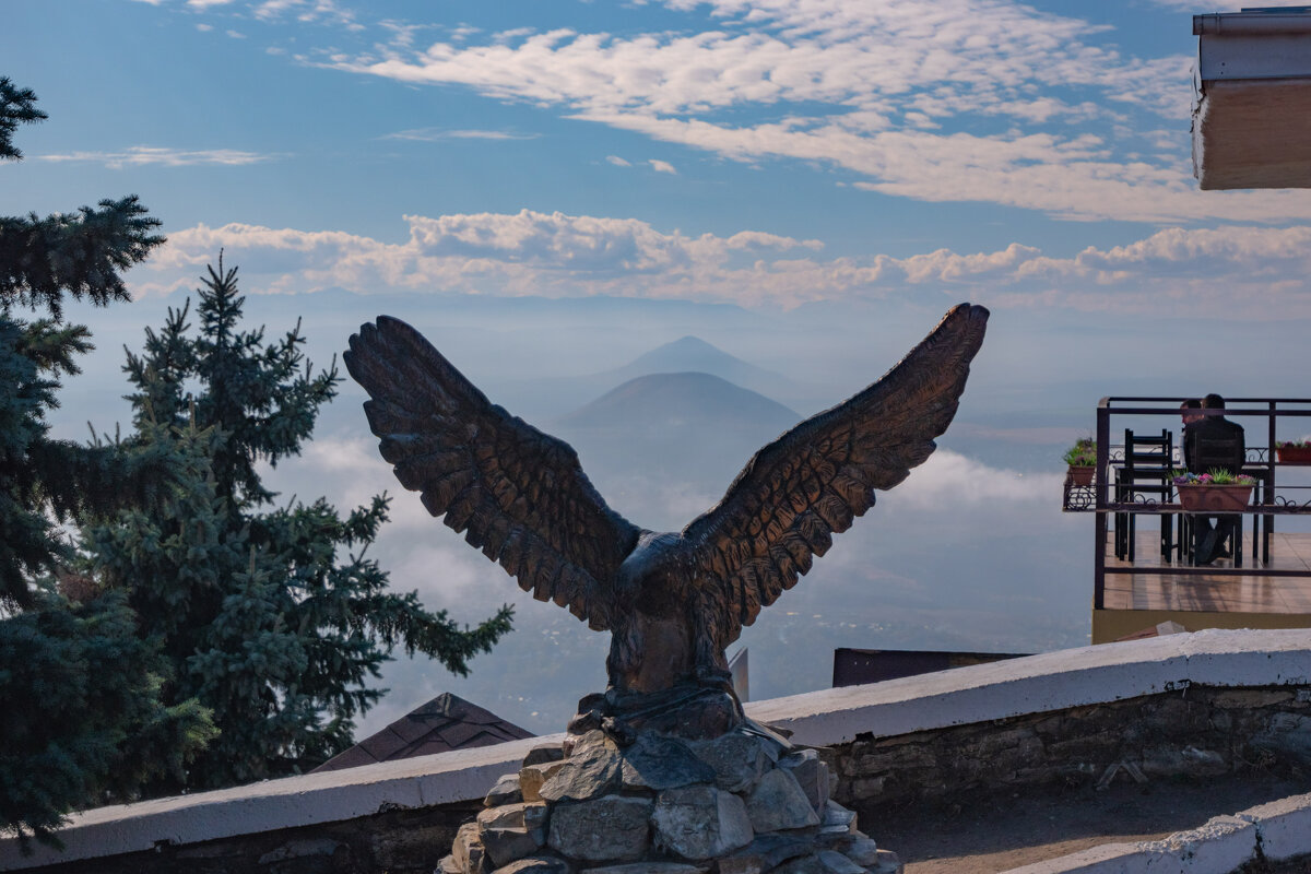 Скульптура орла, символа КМВ - ganzikov 