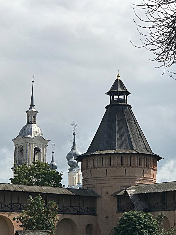 В  Ипатьевском  монастыре Святой  Троицы - Виталий Селиванов 