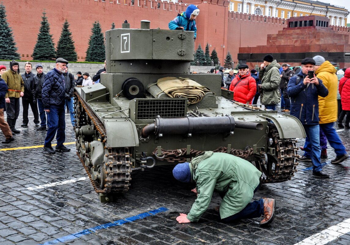 Папа , а где пушка ? Сщас найдём , сынок  :) - Анатолий Колосов