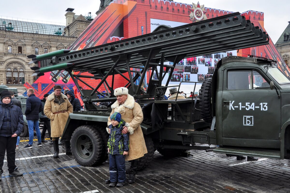 Прославленная Катюша... - Анатолий Колосов