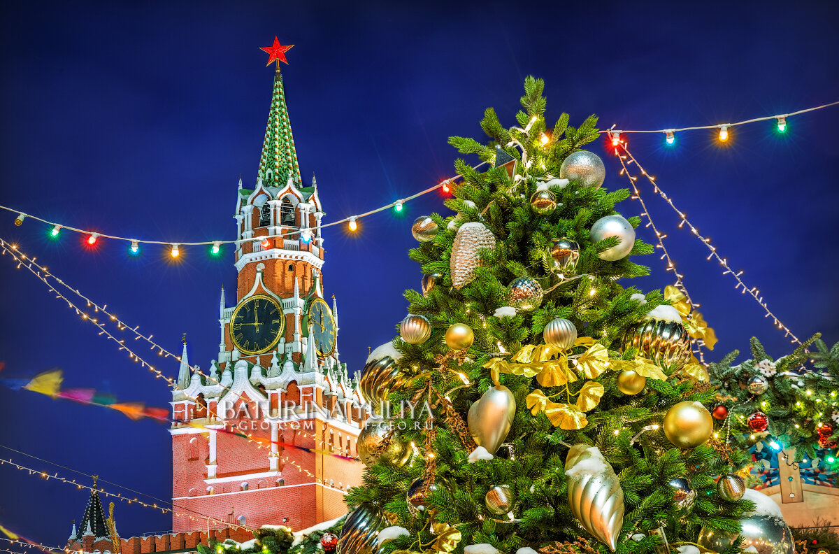 Новогодняя ель и Спасская башня - Юлия Батурина