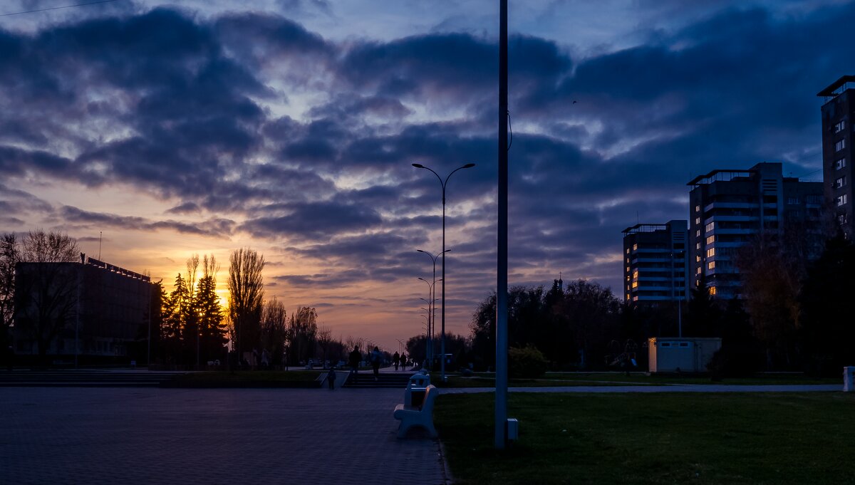 Ноябрь уж на дворе - Аркадий Баринов