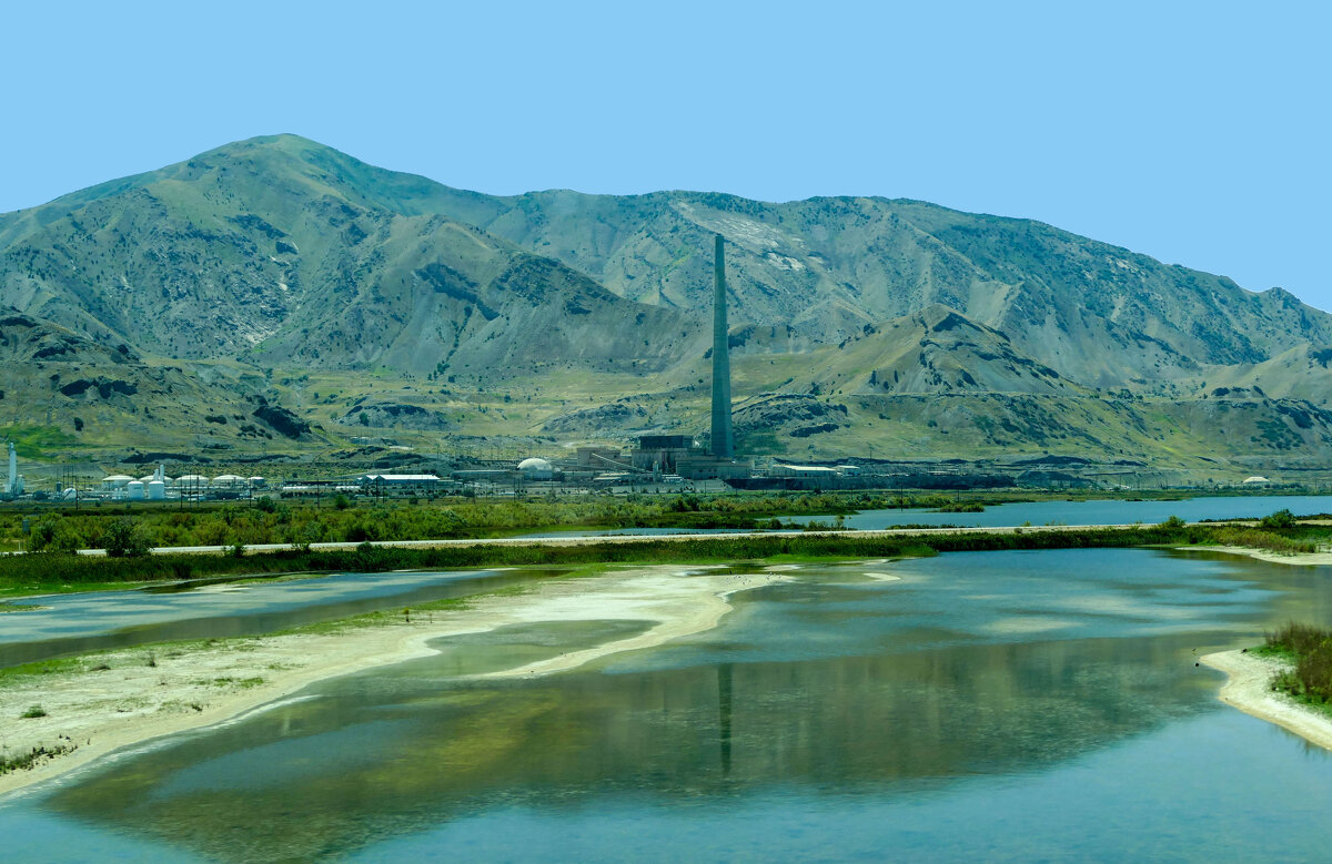 Одно из предприятий на берегу солёного  озера Great Salt Lake. Штат Юта - Юрий Поляков