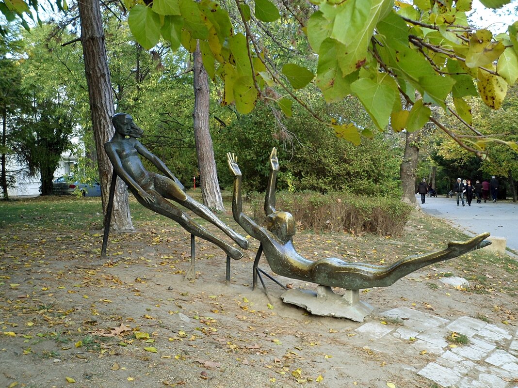 Скульптуры в Приморском парке Варны - wea *