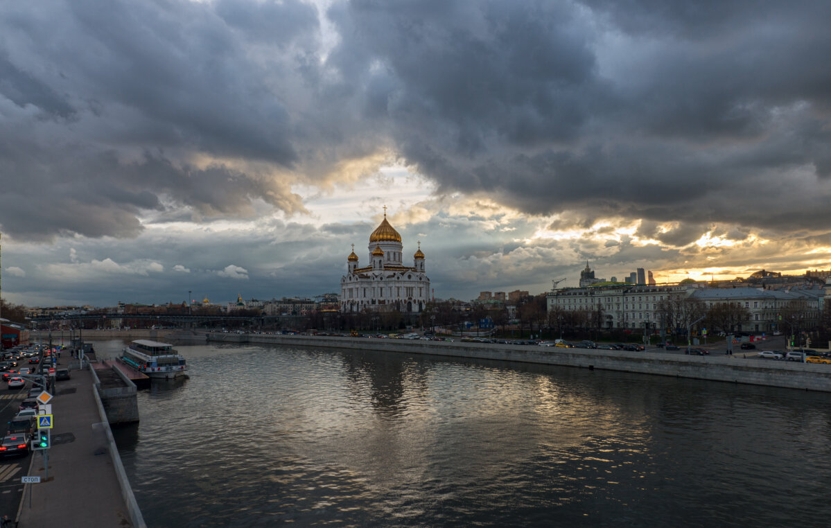 Наперекор стихии - Олег Пученков