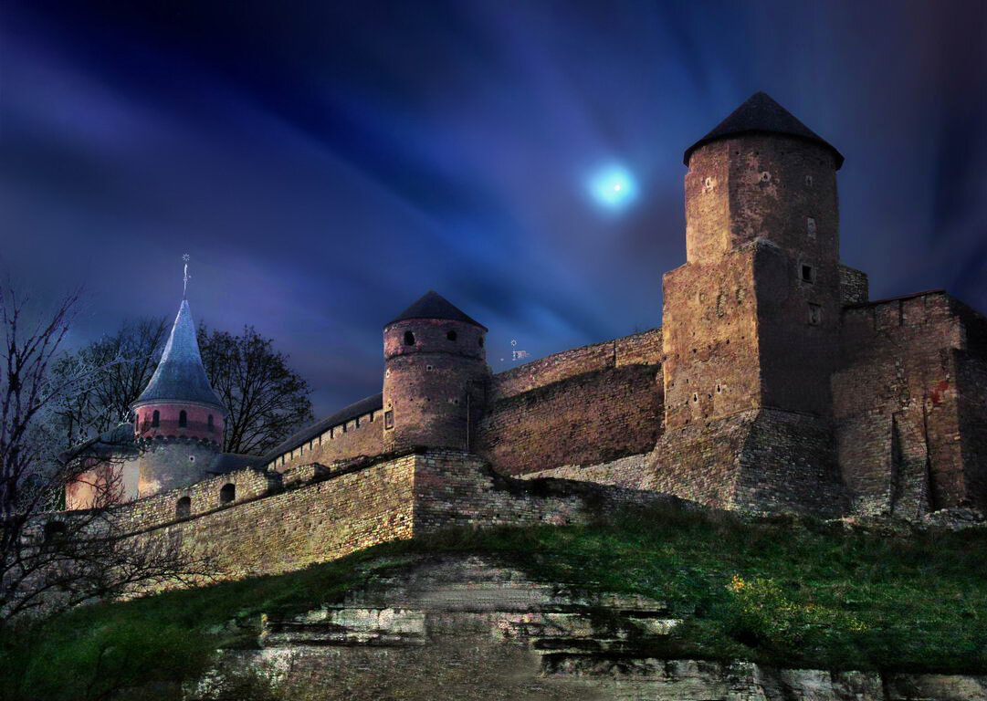 Покрасневшая каменная стража в ночи - Sergey-Nik-Melnik Fotosfera-Minsk
