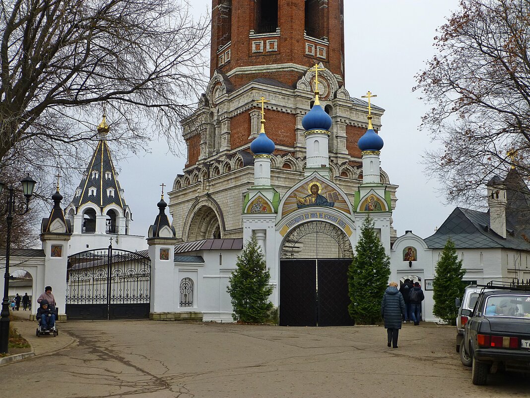 Вход в Иоанно-Богословский монастырь - Лидия Бусурина