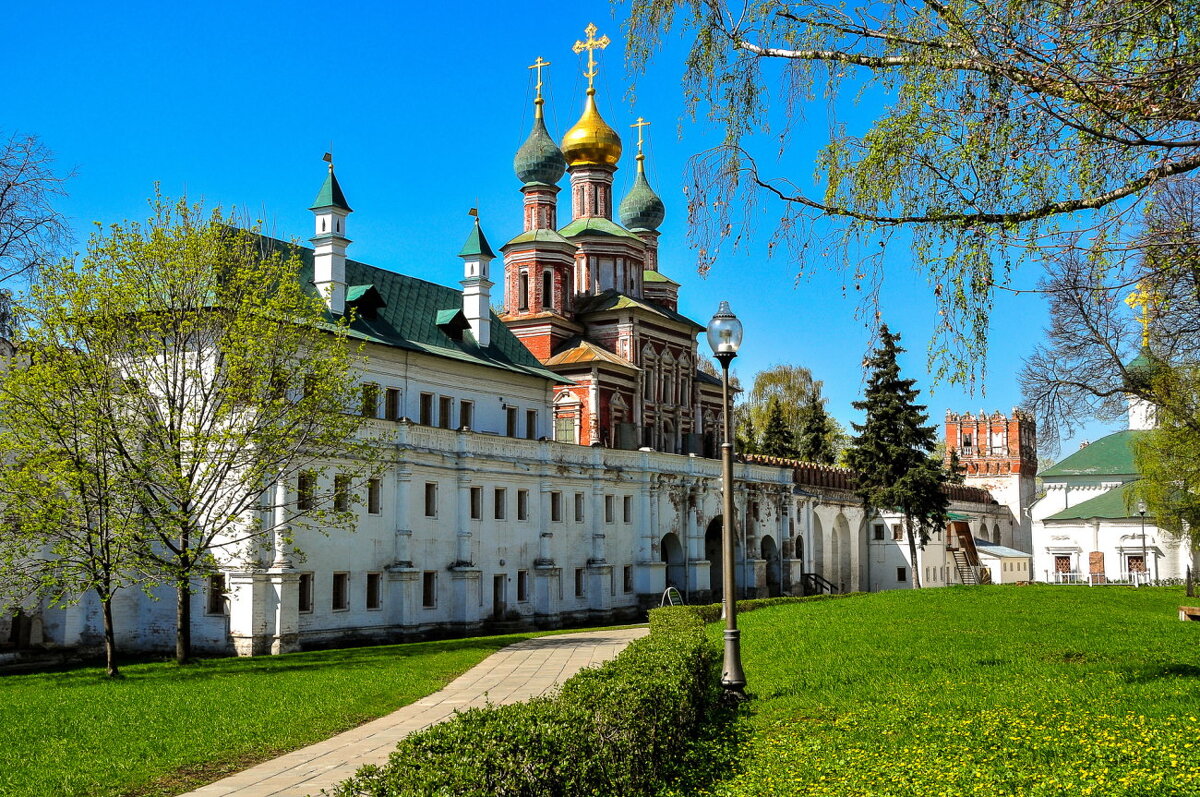 Новодевичий монастырь внутри - Георгий А