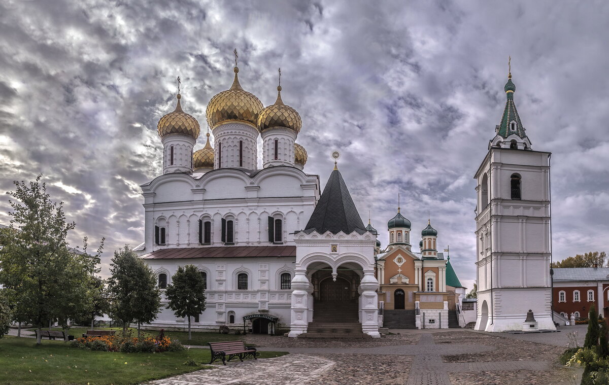 Осень -Волга.Кострома.Ипатьевский монастырь. - юрий макаров