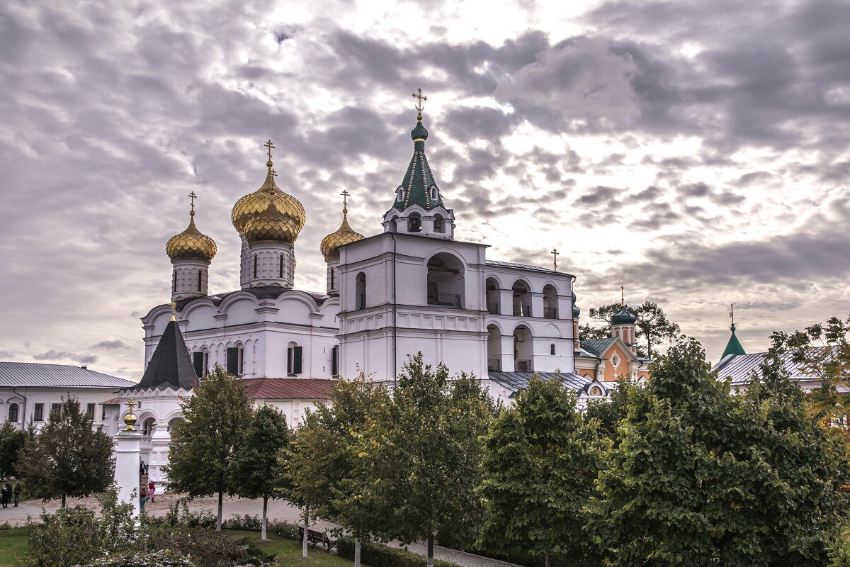 Осень -Волга.Кострома.Ипатьевский монастырь. - юрий макаров