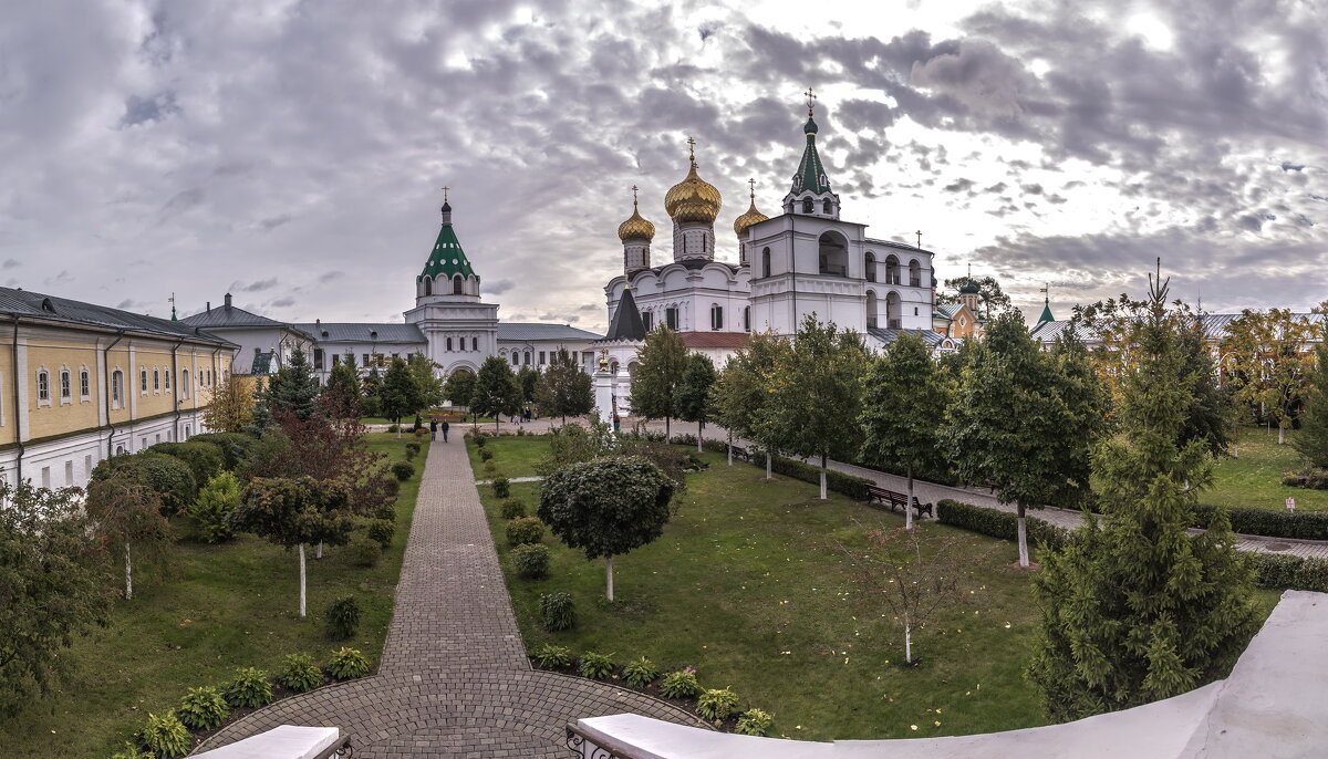 Осень -Волга.Кострома.Ипатьевский монастырь. - юрий макаров