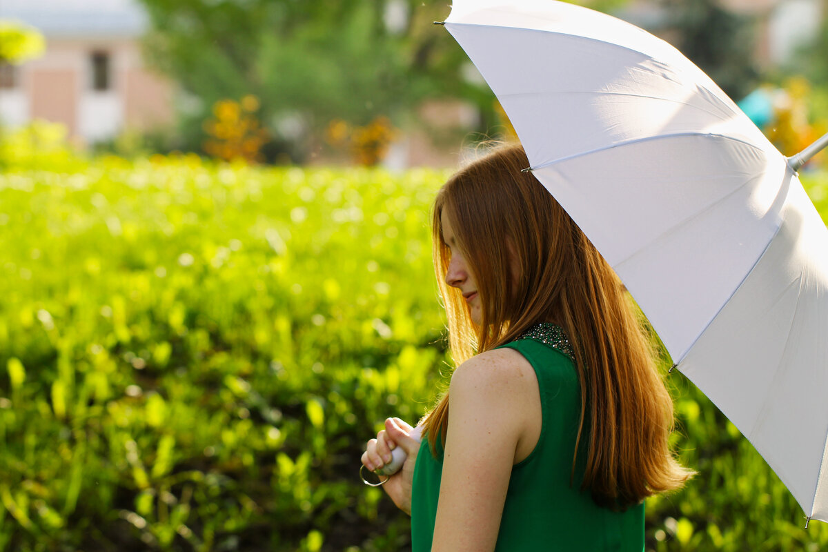 Девушка с зонтиком - Ира Mart