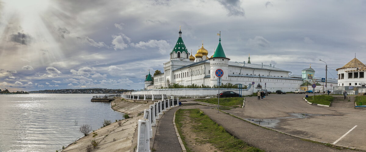 Осень -Волга.Кострома.Ипатьевский монастырь. - юрий макаров