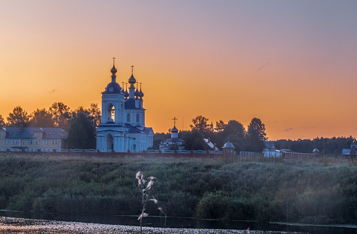 Успенский монастырь на восходе - Сергей Цветков