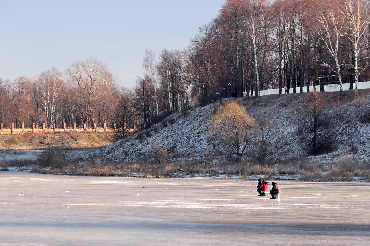Зимняя рыбалка по первому льду. - Сергей Пиголкин