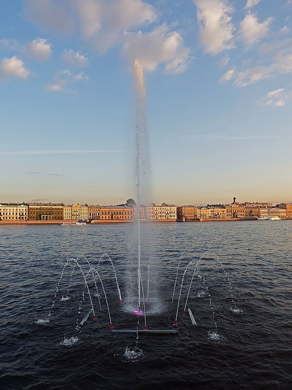 Мини-фонтан на Неве (Санкт-Петербург) - Ольга И