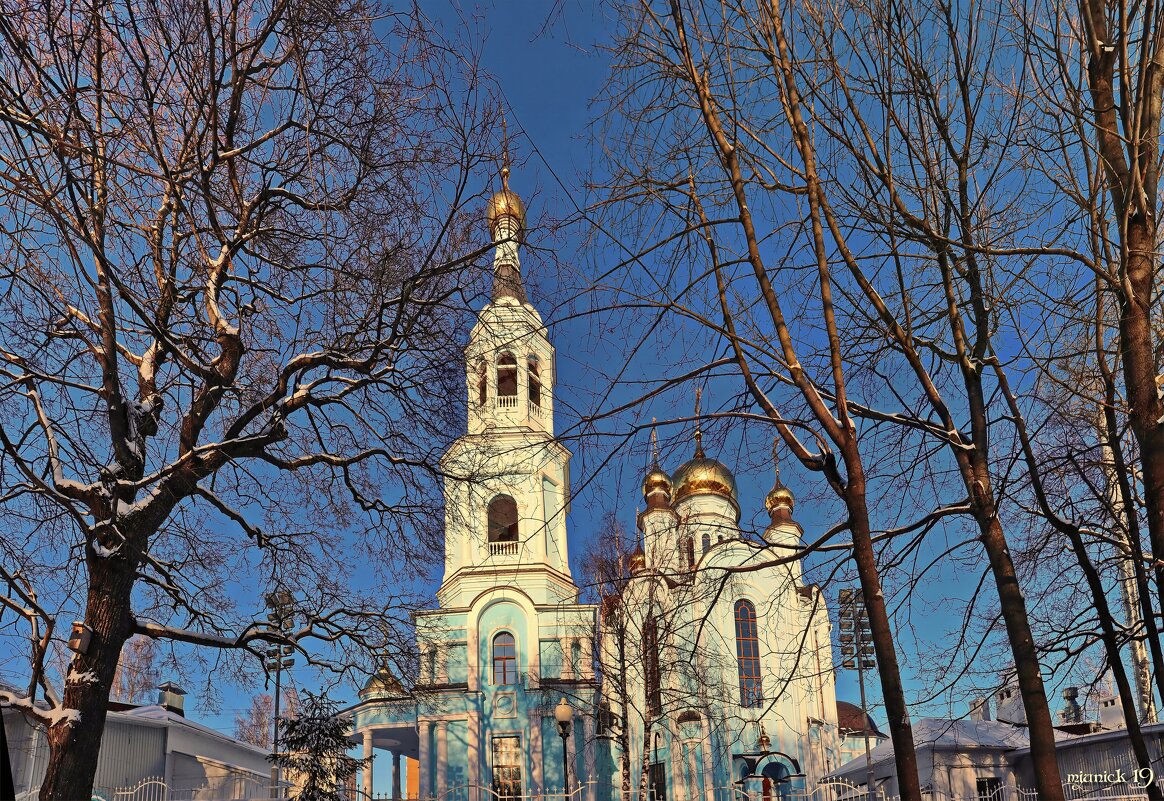 Храм св. Татияны вид из парка. - Михаил Николаев