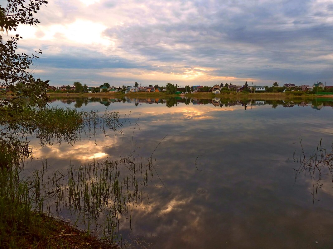 Пасмурный летний закат над рекой - Лидия Бараблина