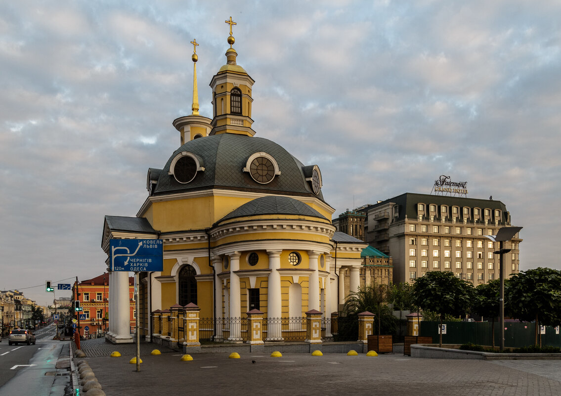 Церковь Рождества Христова на Почтовой площади - Олег 
