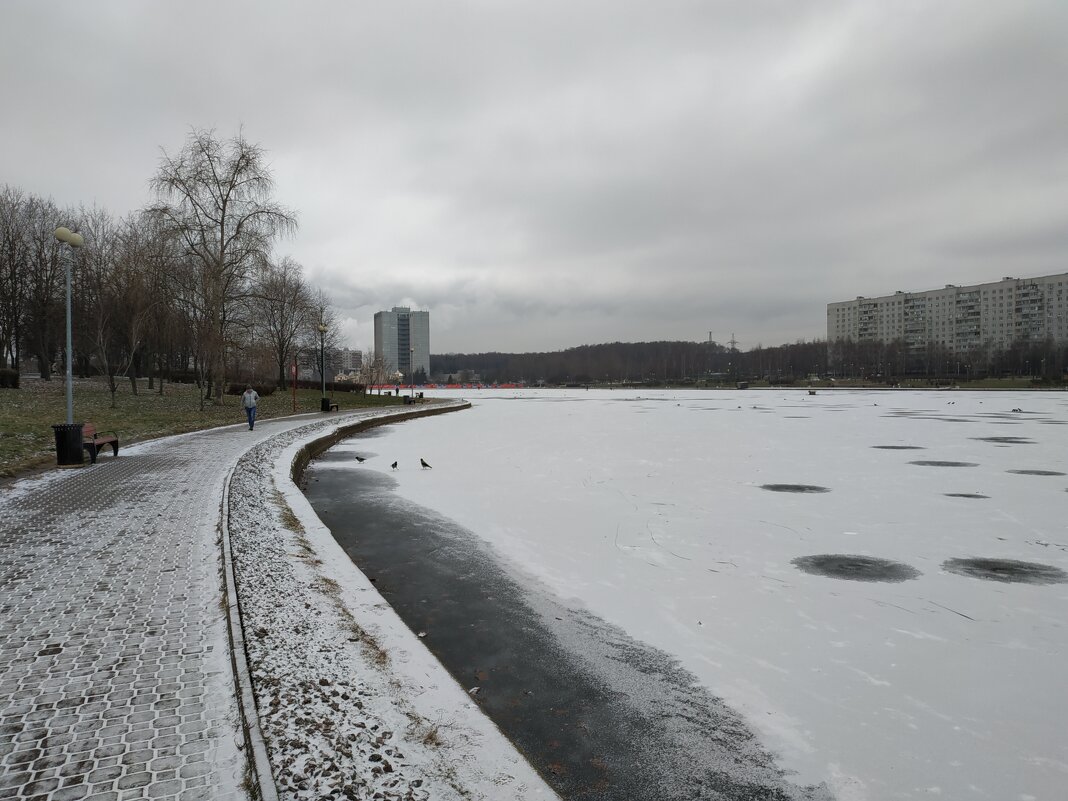 Назову это просто - городским пейзажем. Ну, не сельский же он - Андрей Лукьянов