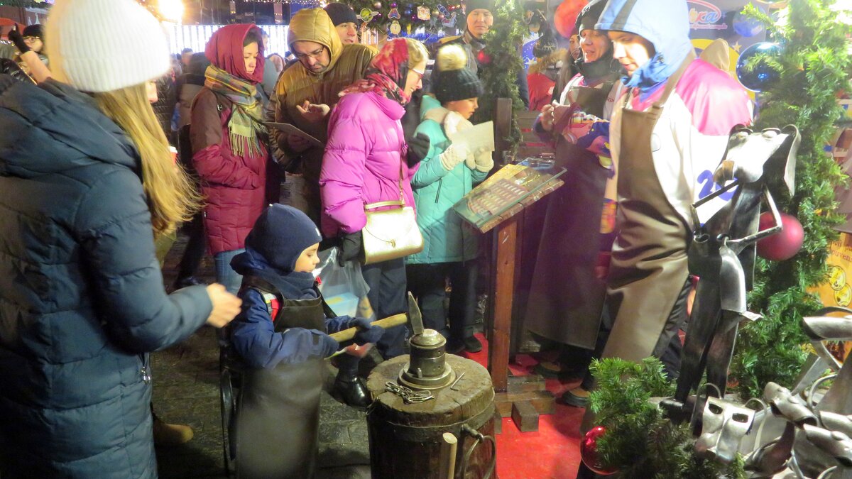 Москва предновогодняя! ( " Сейчас  маме памятную монетку сделаю!") - Виталий Селиванов 