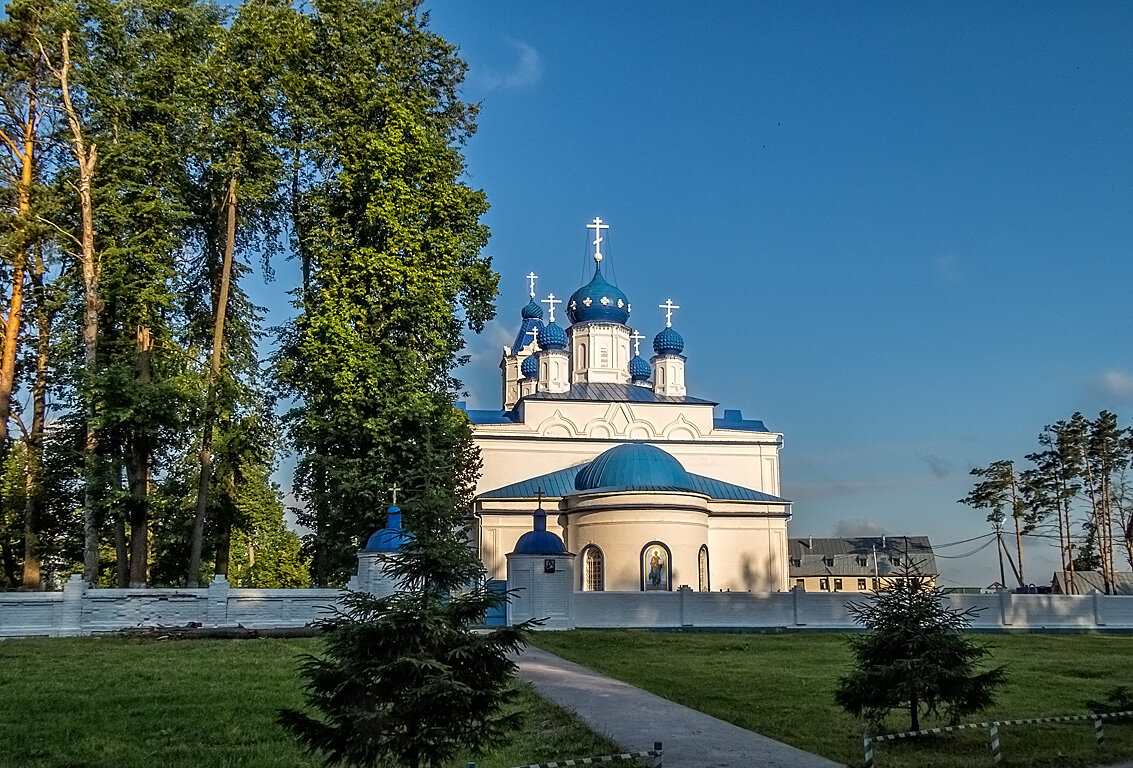 Женский монастырь - Сергей Цветков