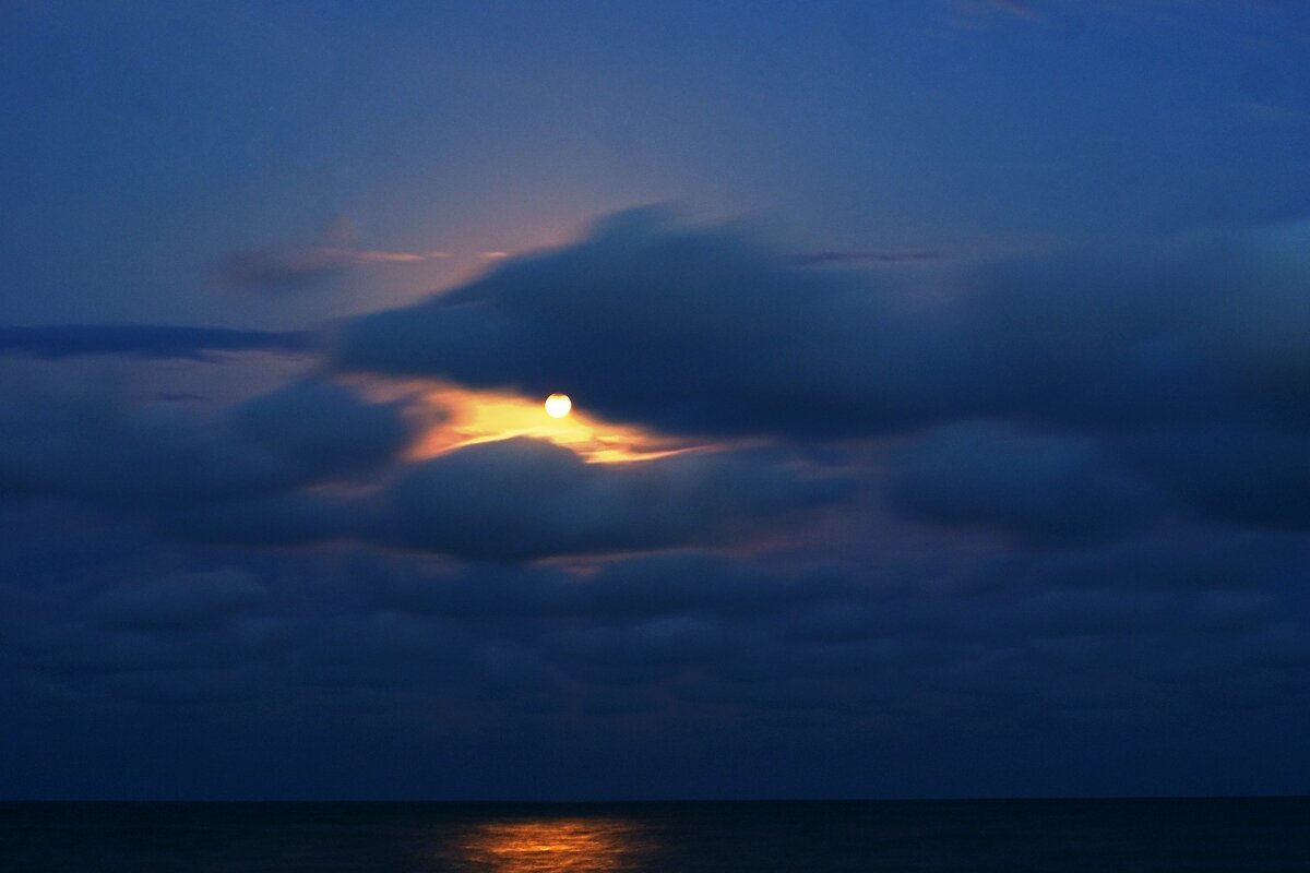 Луна над морем - Михаил Рублевский