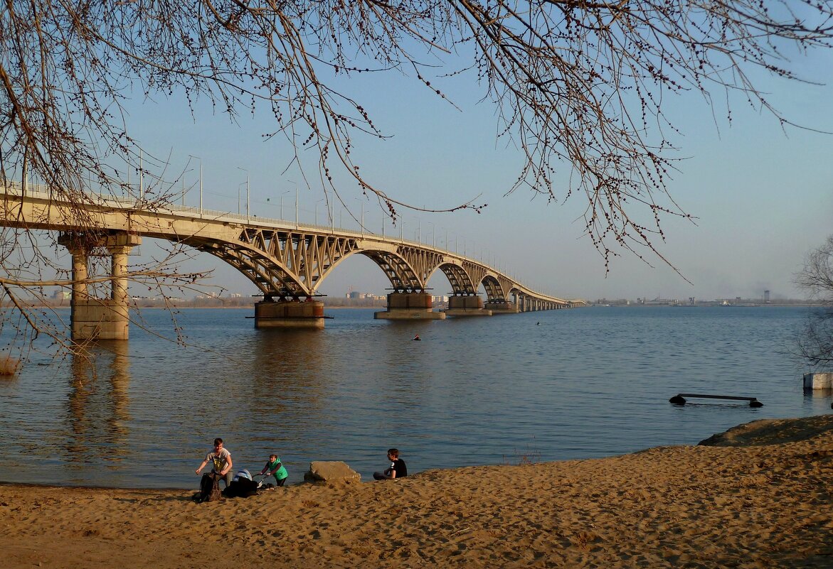Весенний этюд с мостом через Волгу - Лидия Бараблина