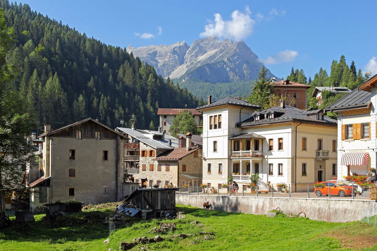 Небольшой город или деревня в Итальянских Альпах - skijumper Иванов