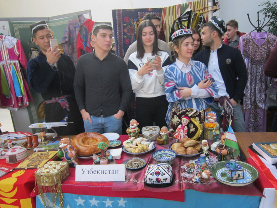 Студенты из солнечного Узбекистана - Дмитрий Никитин