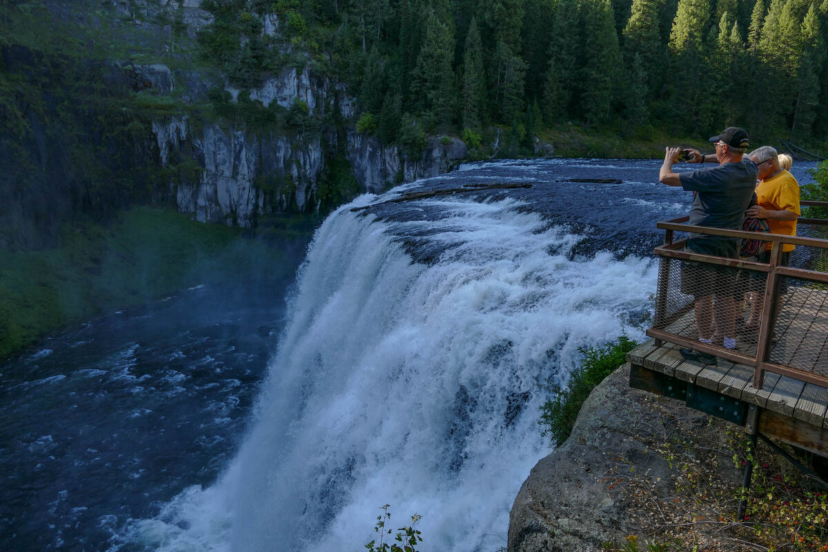 Вечером приехали к водопаду Меса Фолз (Mesa Falls), штат Айдахо - Юрий Поляков