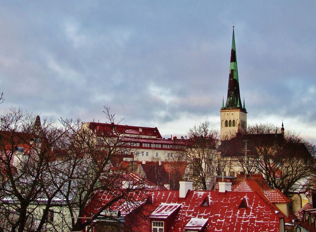 Над крышами Таллина после небольшого снегопада - Aida10 