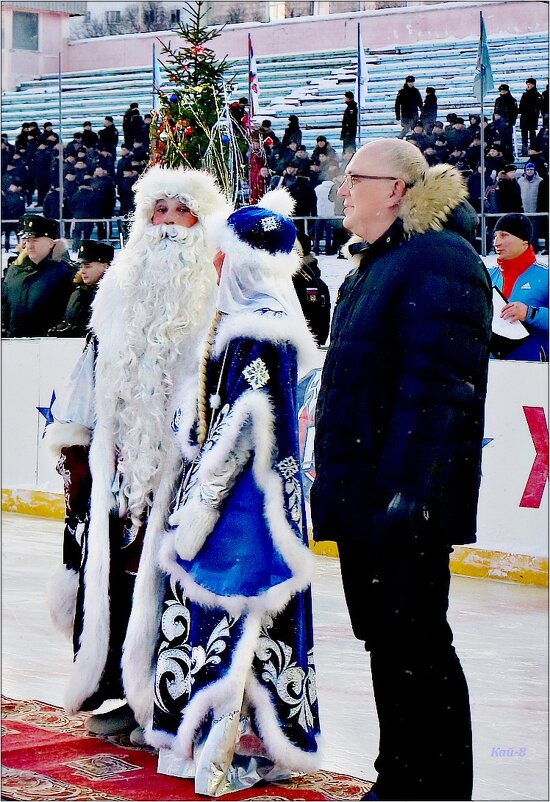 Новогодний хоккейный турнир открывали мэр города, Дед Мороз, Снегурочка и другие сказочные лица... - Кай-8 (Ярослав) Забелин