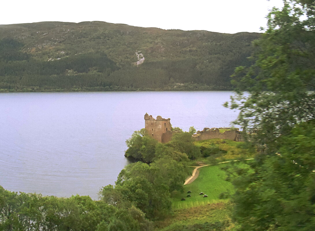 Замок Аркарт — средневековый замок на берегу озера Лох-Несс в горах Шотландии - Галина 